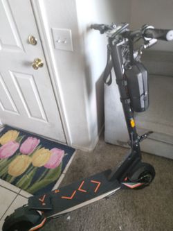 ELECTRIC  SCOOTER  45  MILE RANGE