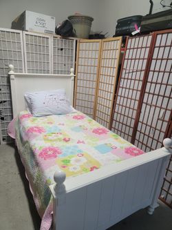 Twin Bed In Excellent Condition . With Mattress And Box Spring 