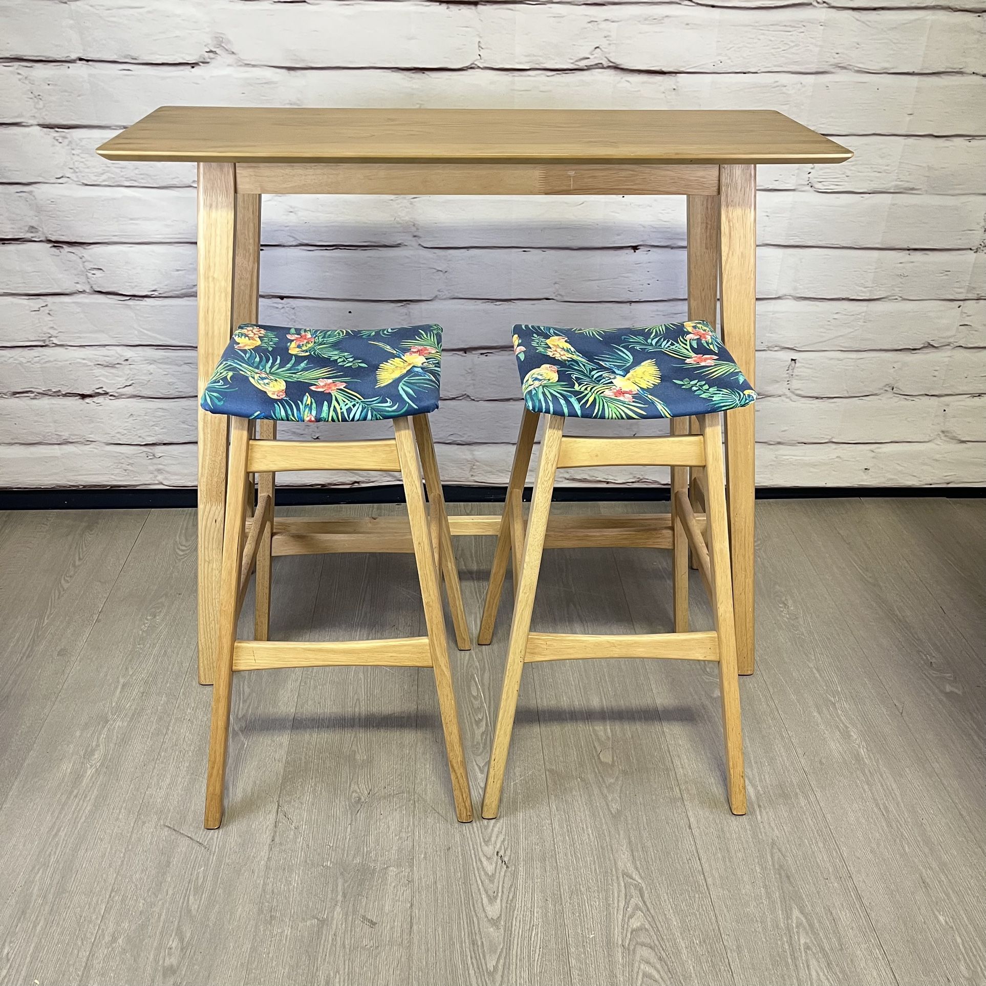 Modern Style Table & Chairs 3pc Bar Set