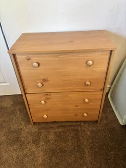 32x28x16” 4 Drawer Dresser Good Condition 