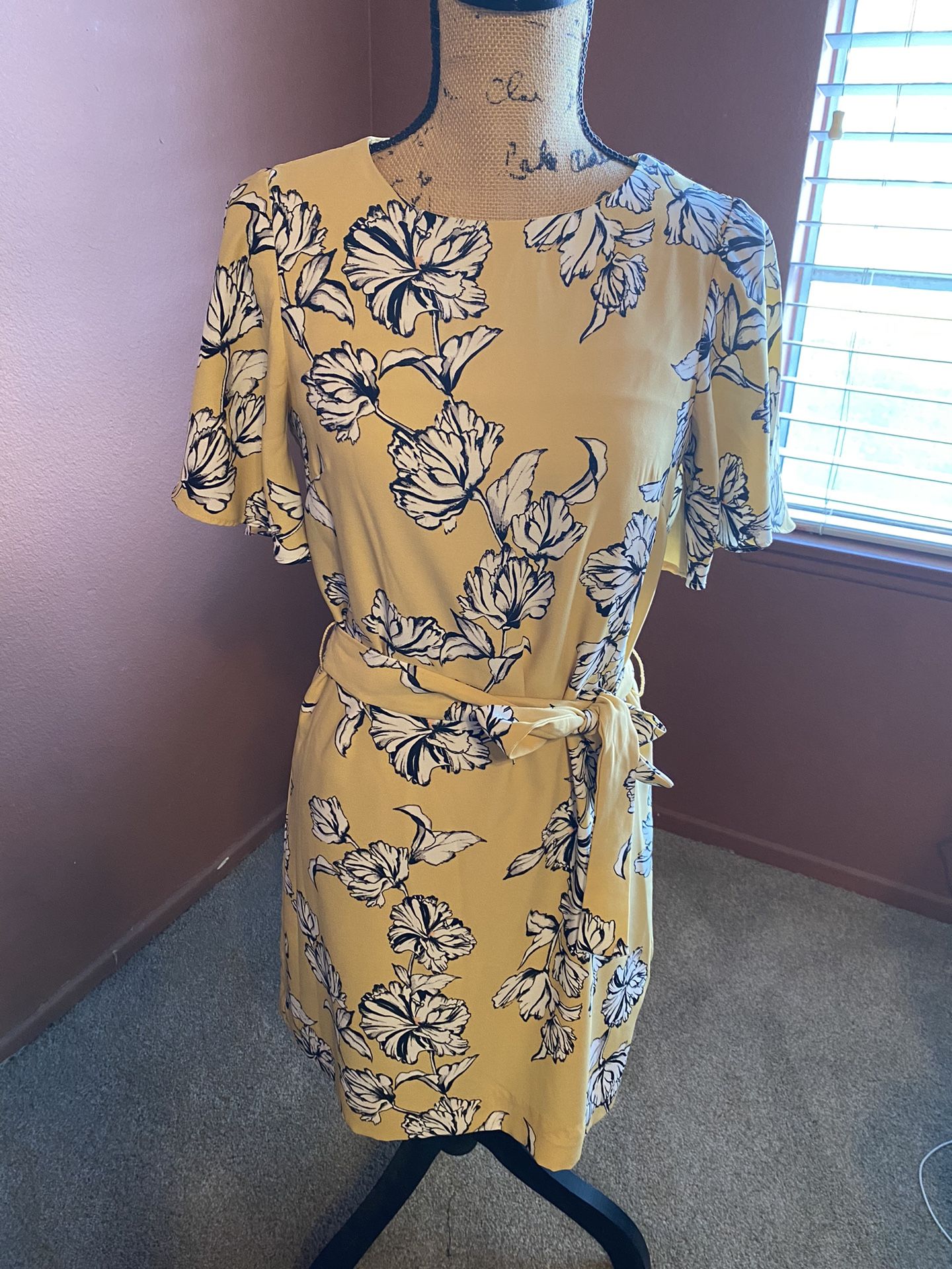 H&M Short Yellow Flowery Dress; Size 2 XS/Small