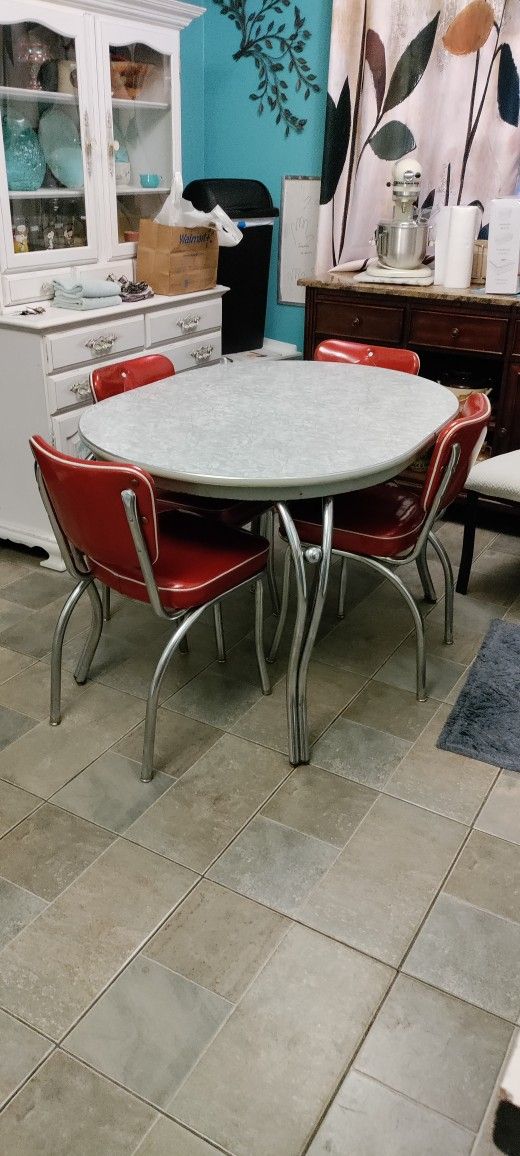 RETRO VINTAGE DINER STYLE TABLE (w/extra leaf) AND 4 RED GLITTER CHAIRS