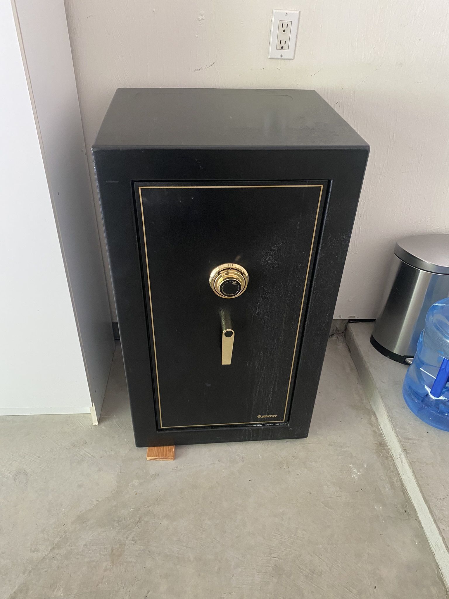 Closed safe -150$