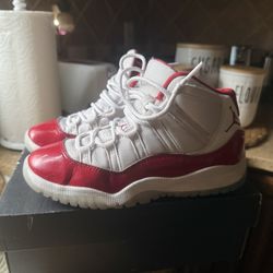 Jordan’s 11 Cherry Size 3Y