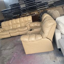 leather reclainer living room 