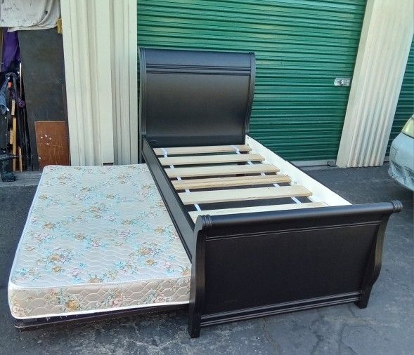 TWIN BLACK WOOD BED FRAME WITH TRUNDLE AND 1 MATTRESS