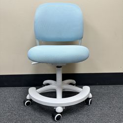 Kids desk chair, with washable covers and detachable footrest