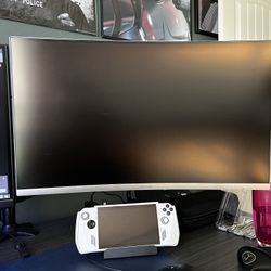 Curved Samsung Gaming Monitor 