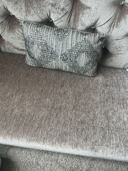 4 Pillow  excellent condition