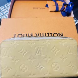 Louis Vuitton wallet 