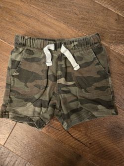 Carter's baby boy shorts (18 months)
