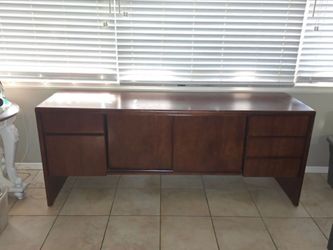 TV Stand Credenza... Pls Read Description