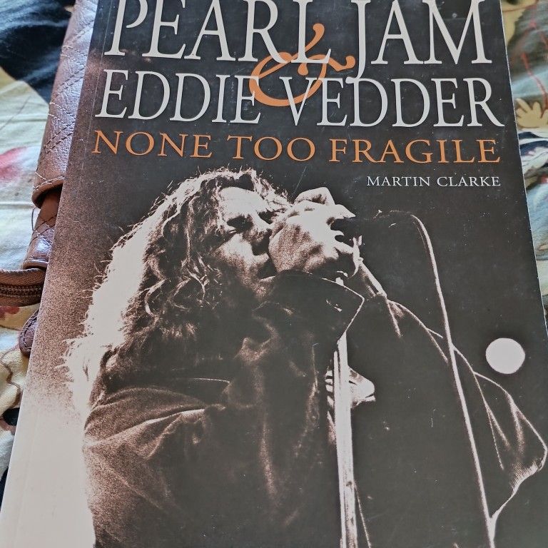 BOOK- Pearl Jam EDDIE VEDDER