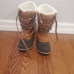 Kids winter boots Thinsulate insulation size 1 like new condition