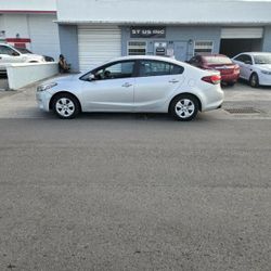 2017. Kia  Forte  90000ml 