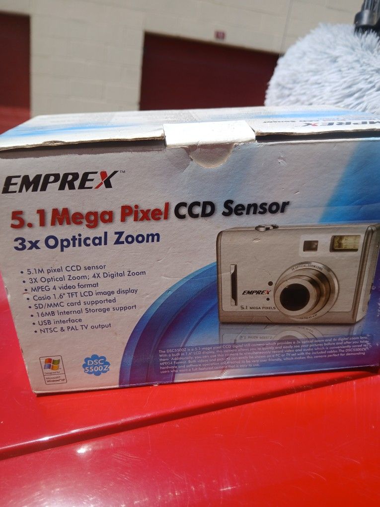 BRAND NEW STILL IN THE BOX- Emprex dsc-5500z 5.1 mega pixels digital camera