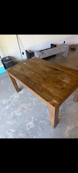 Used wooden dining table (58x35x30)