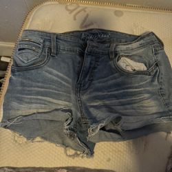 blue jean shorts / size 9/29