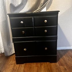 Night Stand/ Dresser With Mirror 