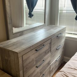 Queen Bed Room Set