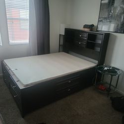 Queen Size Bed/Dresser