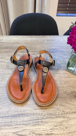 Tommy Hilfiger Women’s Size 6 Black Leather Thong Sandals Gold Logo