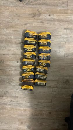 17 Dewalt batteries 8ah,xr 5AH,xr4ah and xr lithium ion