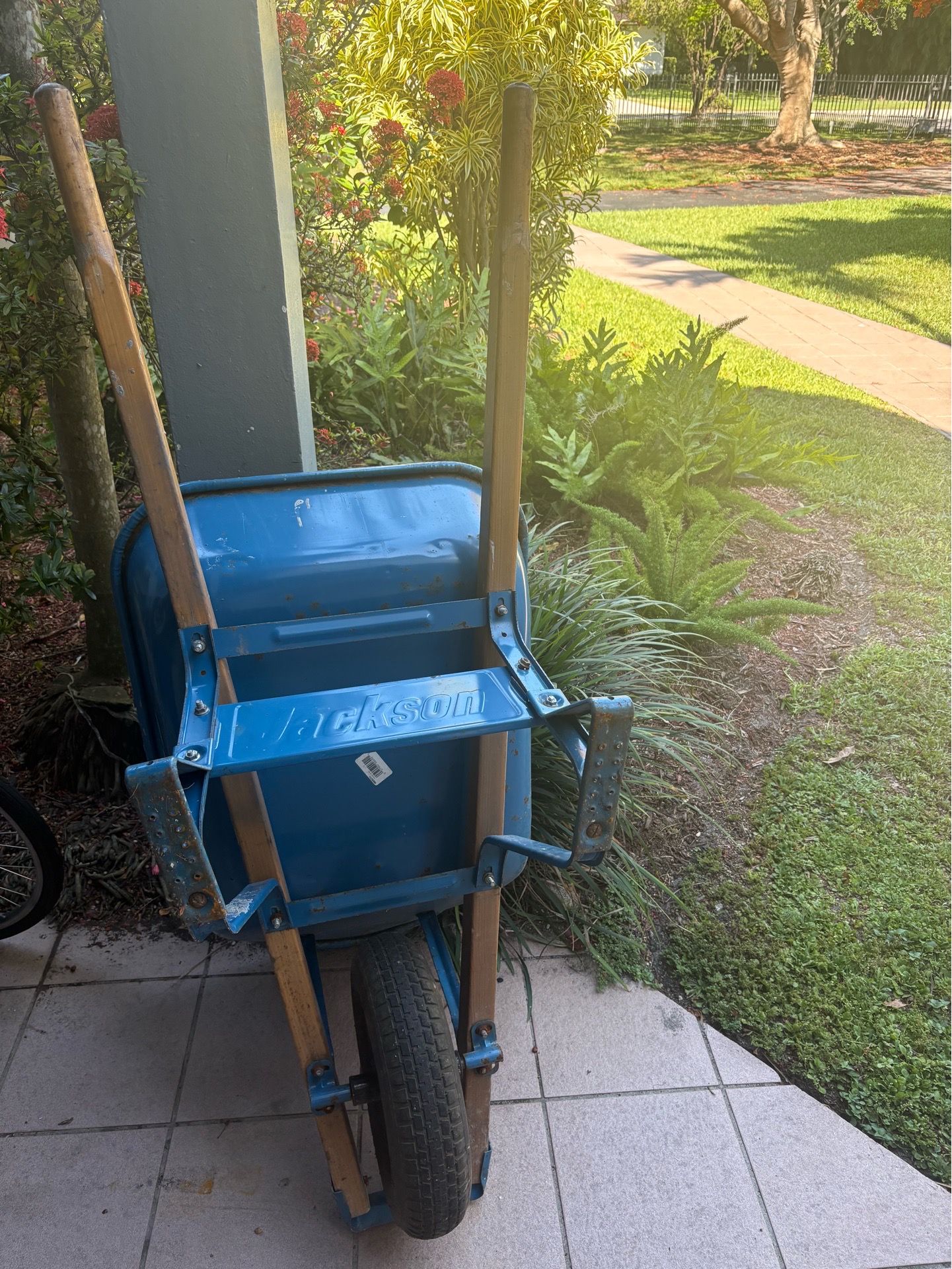 Wheel barrel