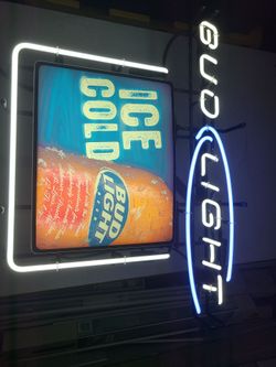 GLASS TUBE BUD LIGHT NEON LIGHT..HARDLY NEVER USED..WORKS GREAT 👍 TEST IT BEFORE YOU BUY IT..HAS DIMMER ON IT..REALLY BRIGHT GREAT COLORS 👍..SE HABL