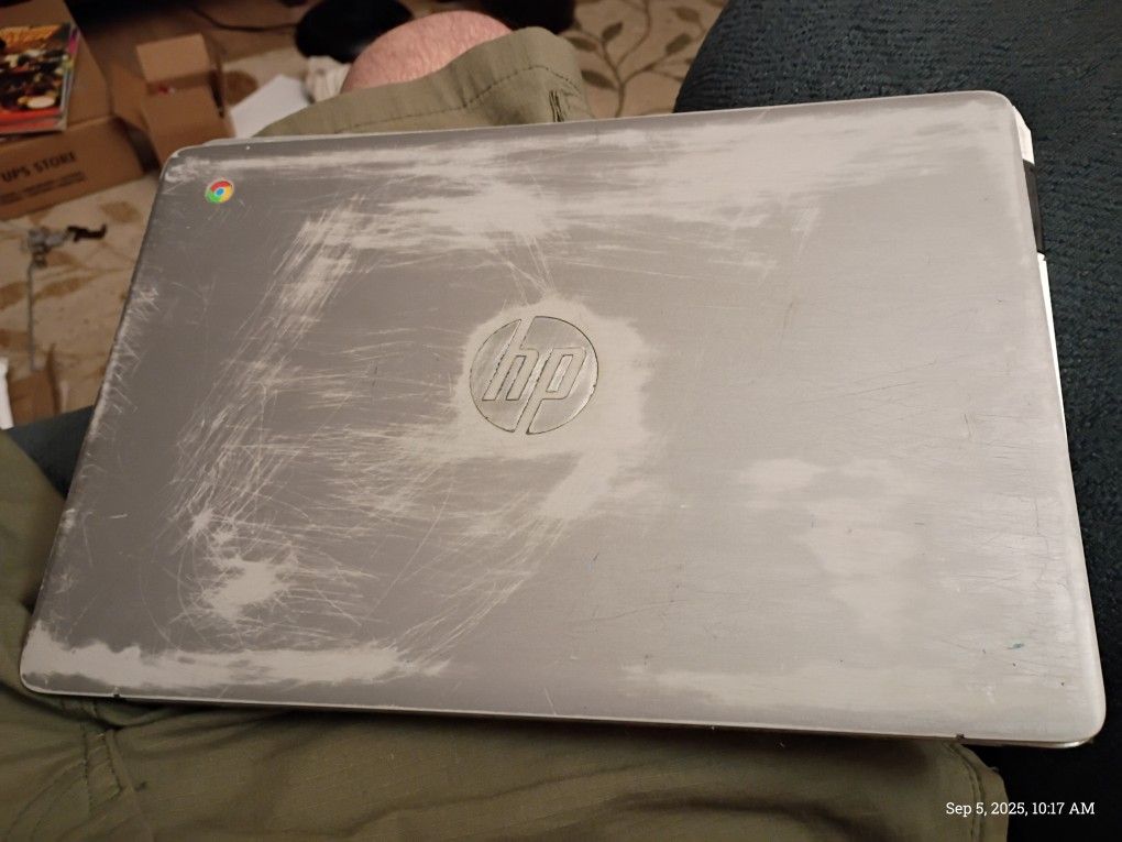 HP Chromebook 14a-na0010nr with case