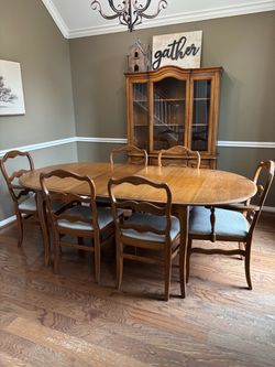 Antique Drexel French Provincial dining set, 2 leaves