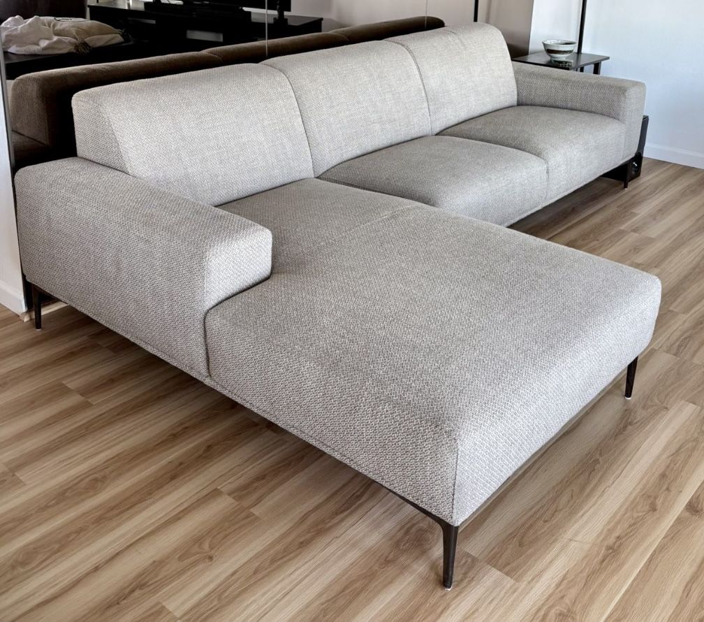 Sectional Couch w/ Chaise / Delivery Available
