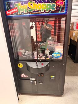 Arcade Claw Machine