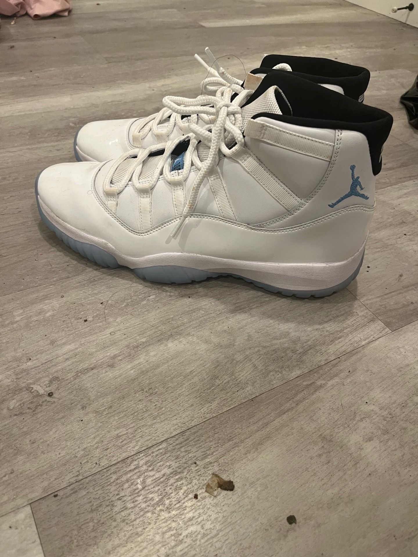 Jordan 11 Legend Blue Size 12