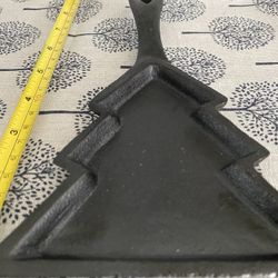 Cast Iron Tree Pan With Handle