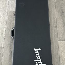 This is a Gibson USA Victory Hard Shell Case. It will also fit other thin body guitars like the Les Paul CM Electric Guitar etc. Super queen condition