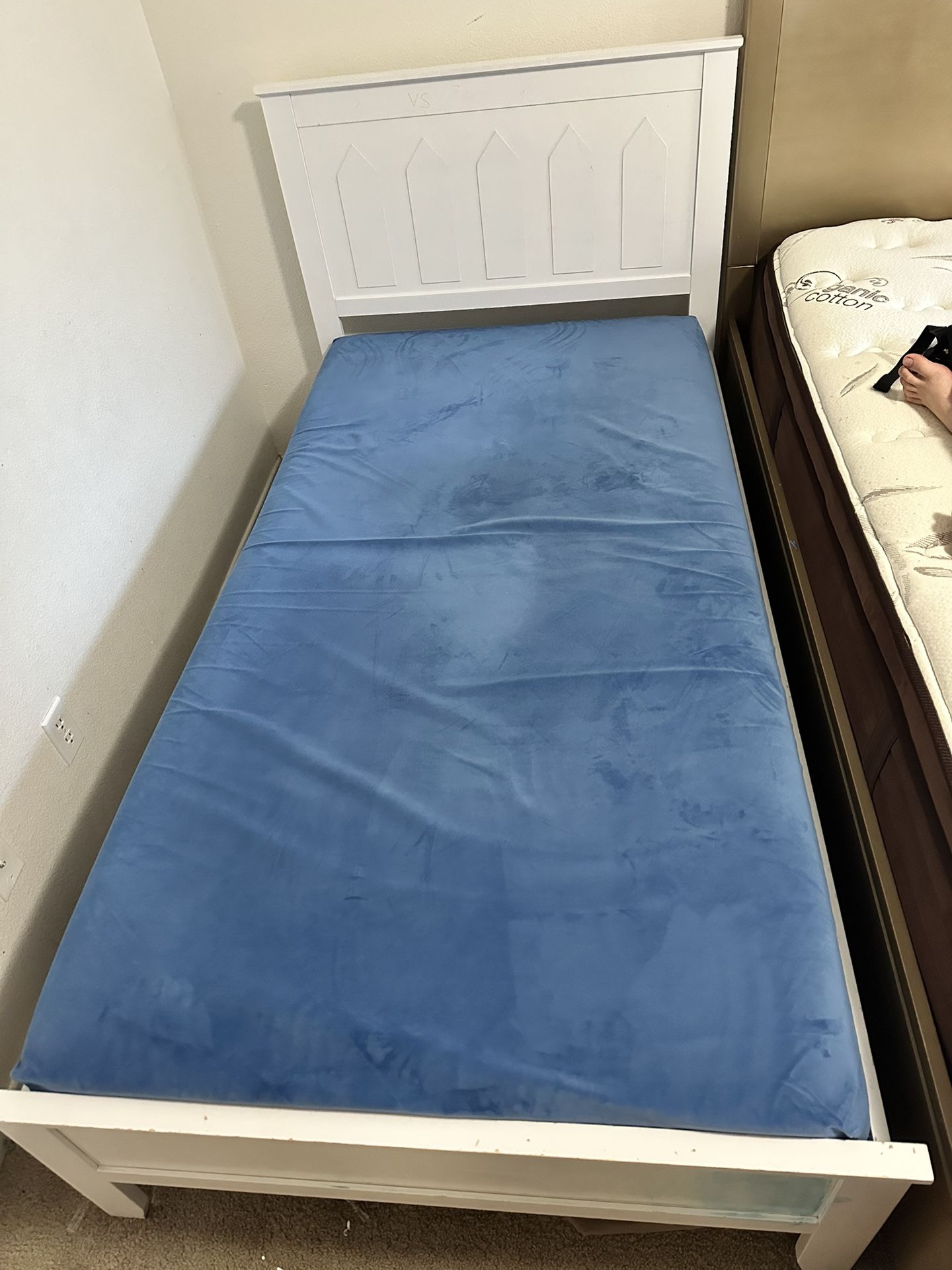 Twin bed
