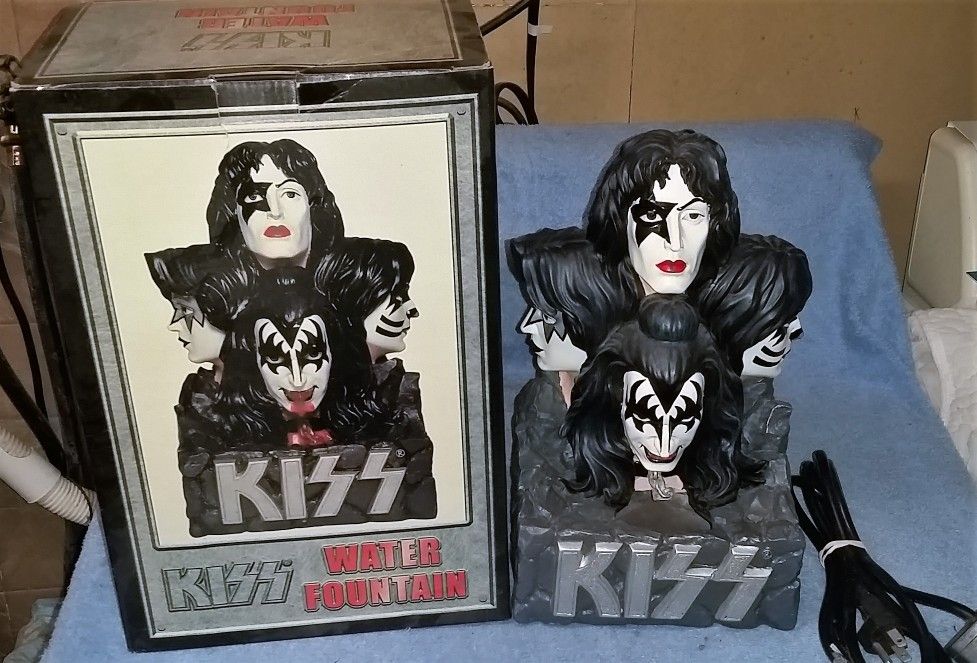 KISS fountain