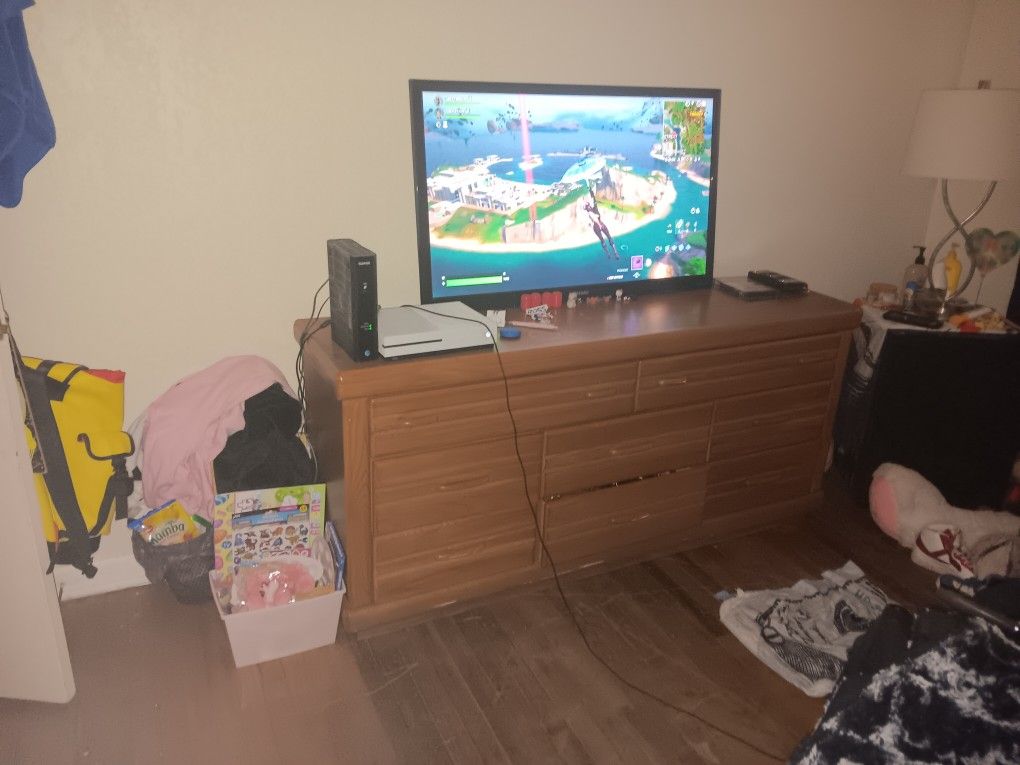 Dresser And 2 Night Stands