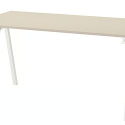 Ikea desk and chair from amazon in excellent condition