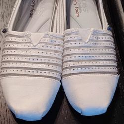 BOBS Skechers White Slip On Womens Shoes Size 9