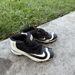 Nike huarache boys cleats  