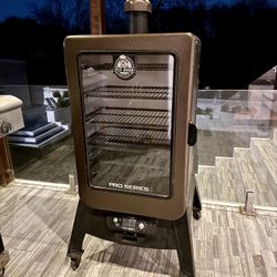 Pit Boss Pro Series Vertical Pellet Smoker – Excellent Condition