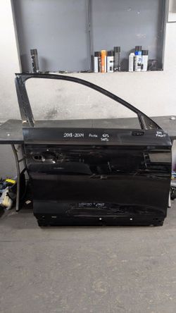 2018-2019-2020-2021-2022-2023-2024 AUDI Q5 SQ5 FRONT RIGHT DOOR OEM USED #10156