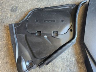 2005 Infiniti G35 Battery Cover