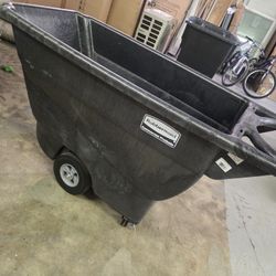 450lb Capacity Rubbermaid Tilt Cart 