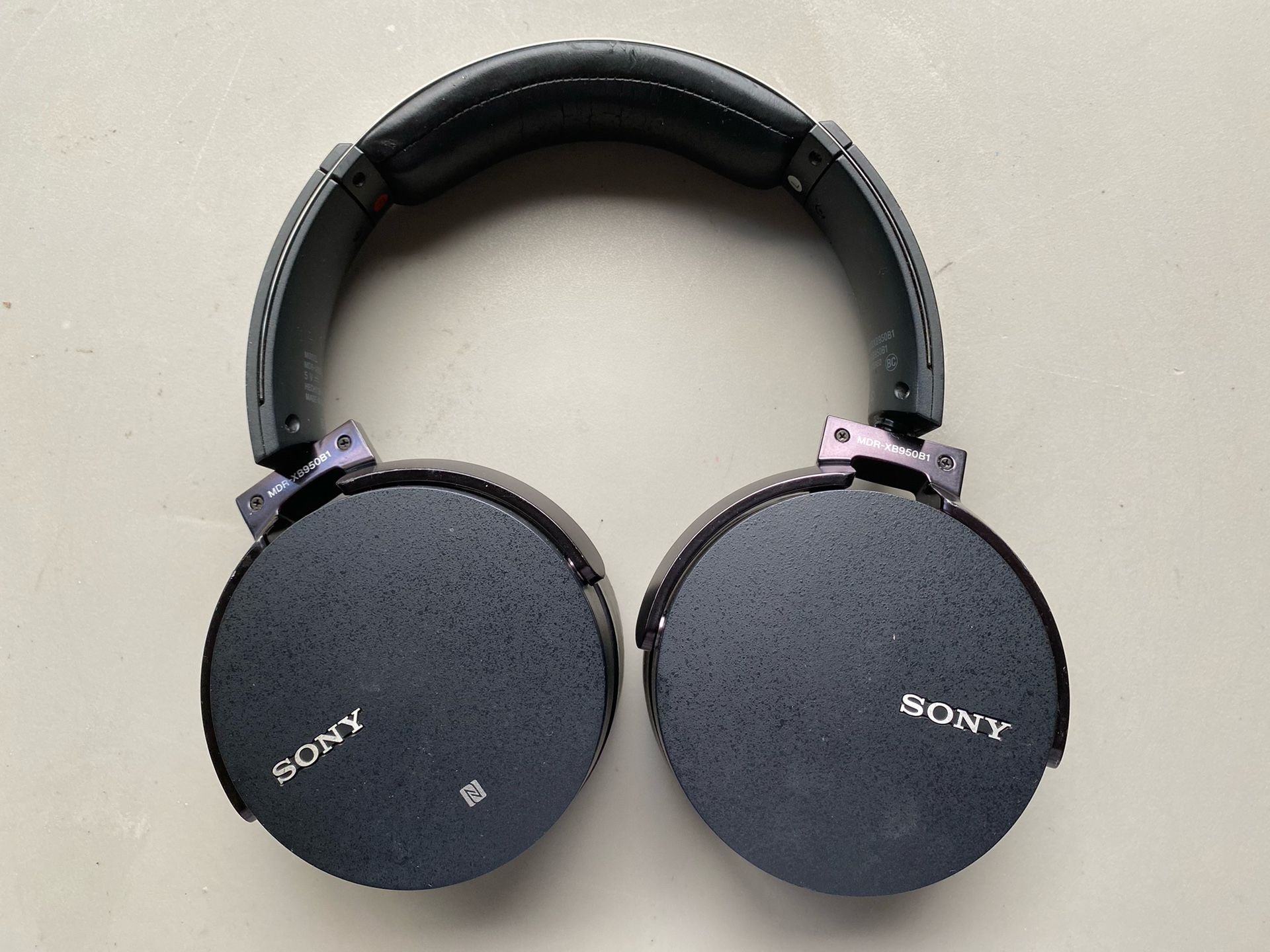 Sony MDR-XB950B1 Extra Bass Wireless Headphones (Parts/Repair)