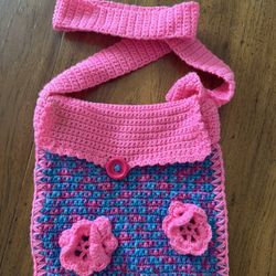 Pink crochet purse with flower details
