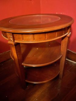 Corner table