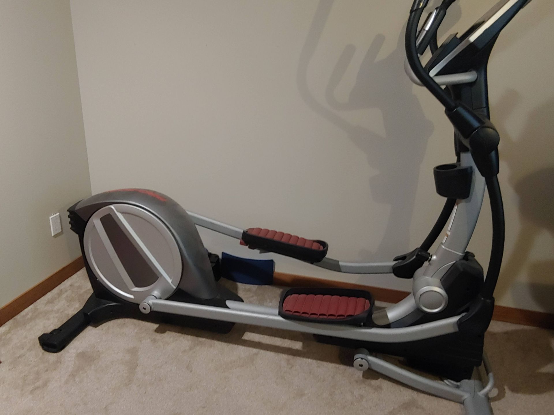 Pro-Form Smart Strider 695 CSE Elliptical